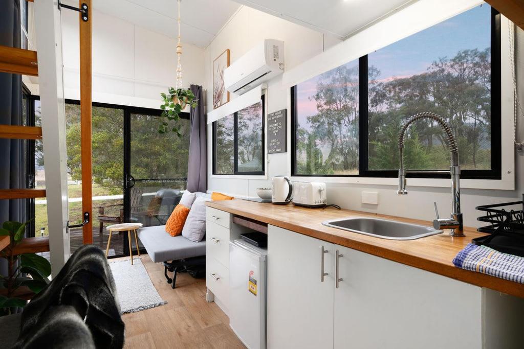 Yellow Rock Views By Tiny Away Broke Exterior photo