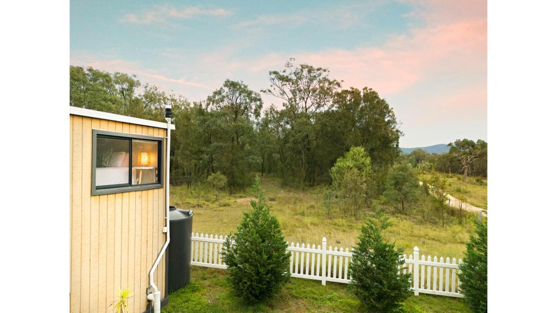 Yellow Rock Views By Tiny Away Broke Exterior photo