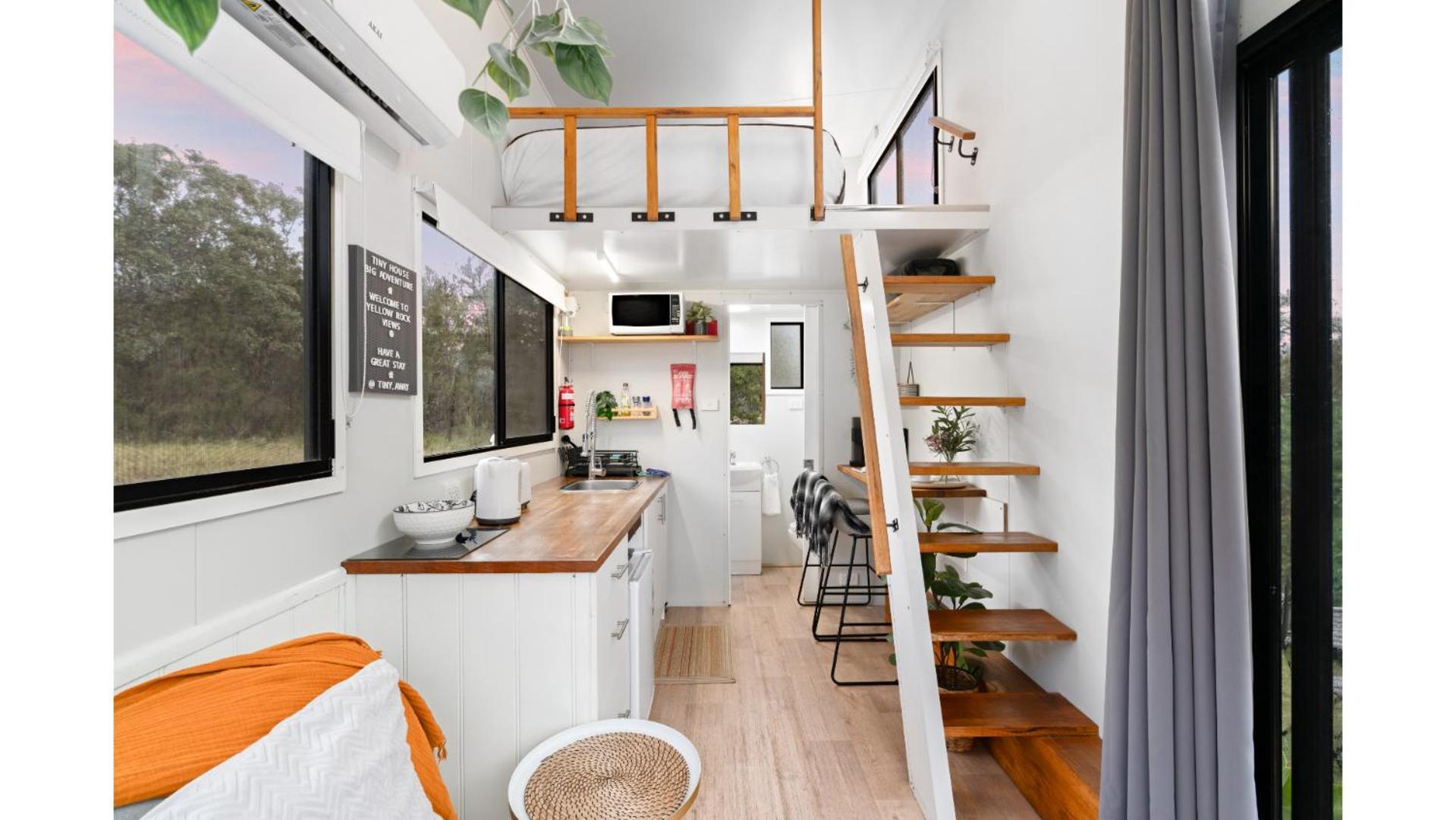 Yellow Rock Views By Tiny Away Broke Exterior photo