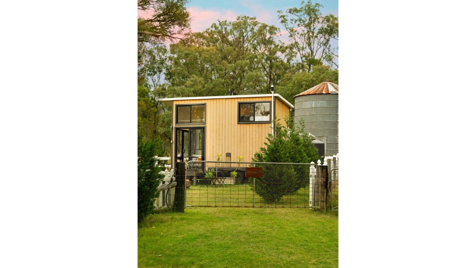 Yellow Rock Views By Tiny Away Broke Exterior photo